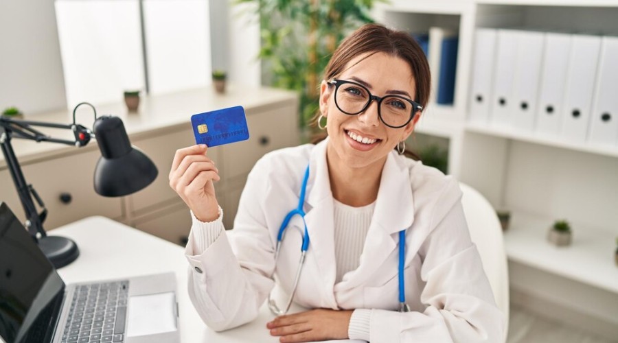 Более 10 тысяч медработников Тулы получили спецвыплату