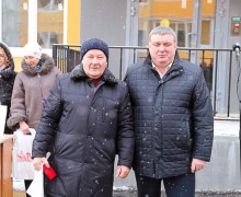 Жителям аварийных домов посёлка Ленинский вручили новые квартиры 