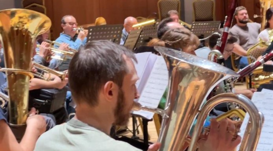 Государственный Кремлёвский оркестр сыграл вместе с  нейросетями Баха