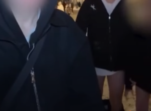 На подростков, снявших штаны у храма, завели дело