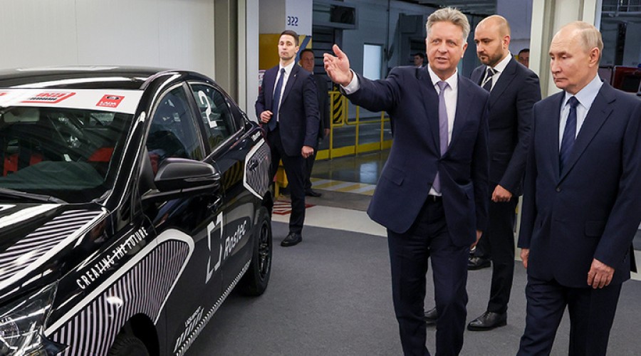 Путин посетил завод АВТОВАЗ и оценил автомобили Lada