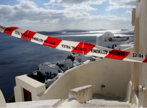 Чрезвычайное положение объявили на острове Санторини в Греции