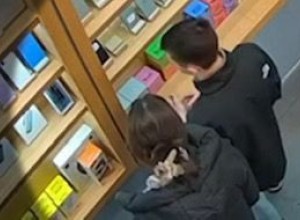 В центре Тулы 16-летний студент с подружкой вынесли из магазина iPhone 15