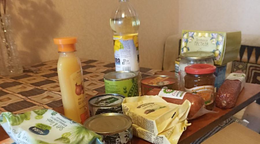 Тульским пенсионерам вручили подарочные продуктовые наборы