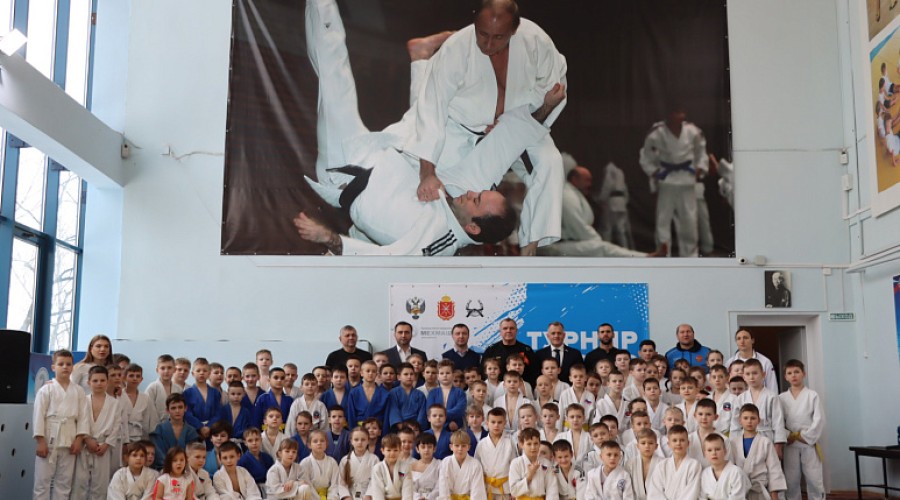 В Туле проходит турнир по дзюдо среди юношей и девушек