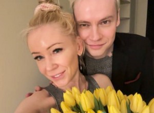 SHAMAN поздравил Мизулину с началом весны букетом жёлтых тюльпанов
