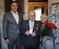 Алексей Эрк вручил медаль ветерану в честь 80-летия Победы