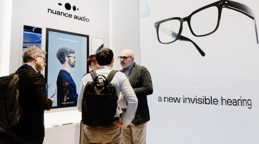 Французские чудо-очки заменят слуховой аппарат