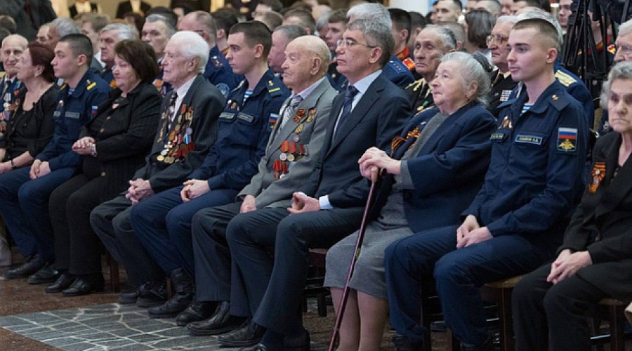 Тульские ветераны получили из рук губернатора юбилейные медали к 80-летию Победы в ВОВ